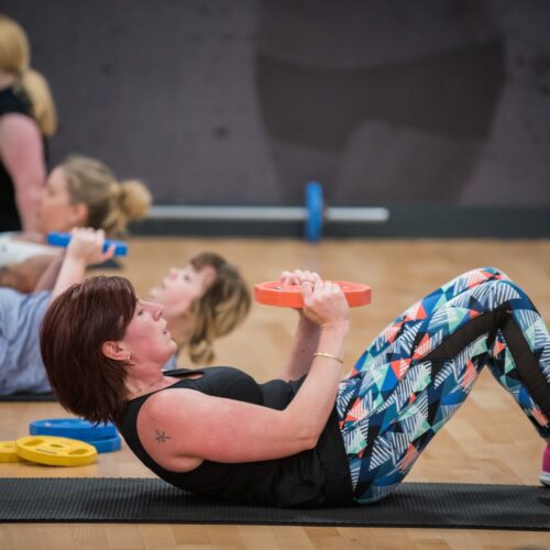 woman in exercise class doing a core workout